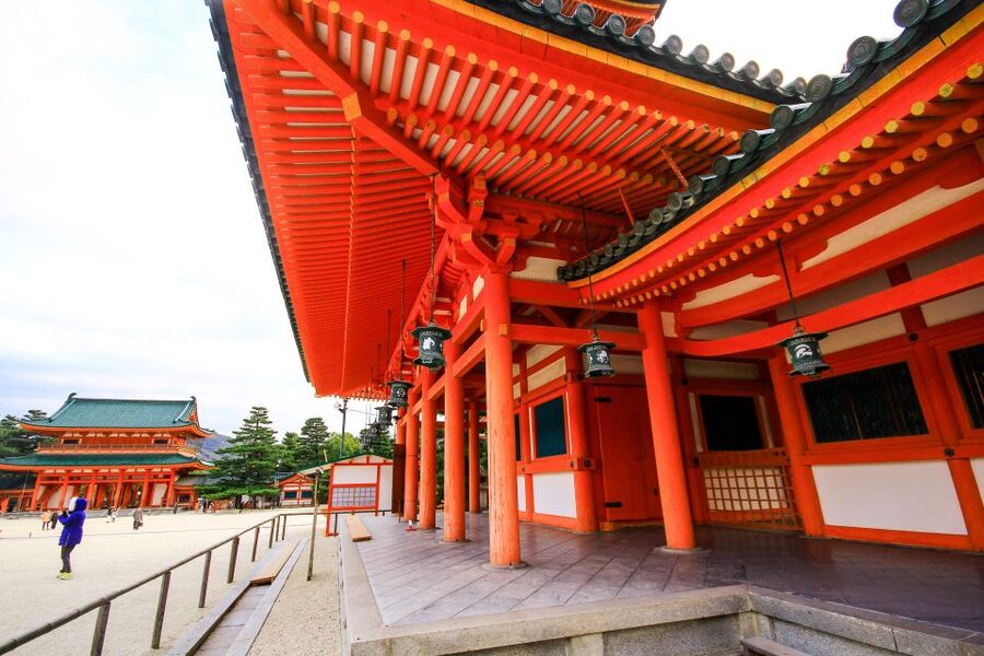 Kyoto: Imperial Palace & Nijo Castle Guided Walking Tour - Who should book this Kyoto tour