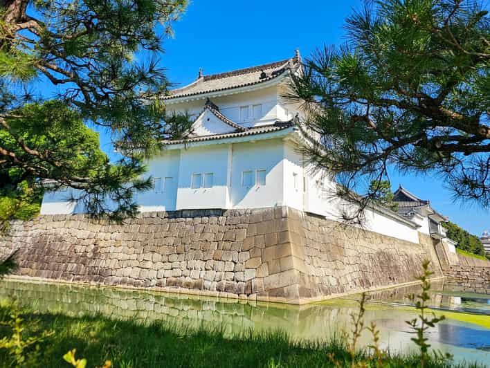 Kyoto: Imperial Palace & Nijo Castle Guided Walking Tour - Nijo Castle and the world of the shogun