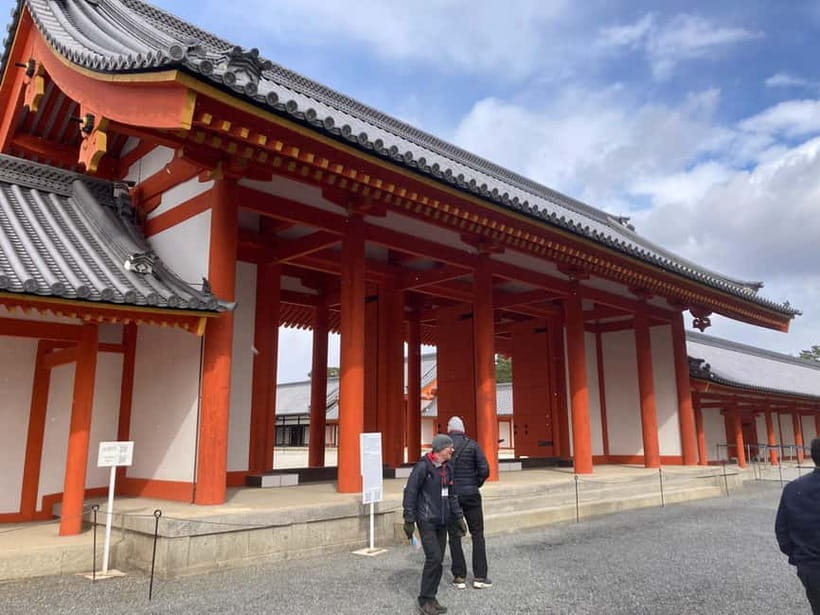 Kyoto: Nijo Castle and Kyoto Imperial Palace Guided Tour - The walk through central Kyoto
