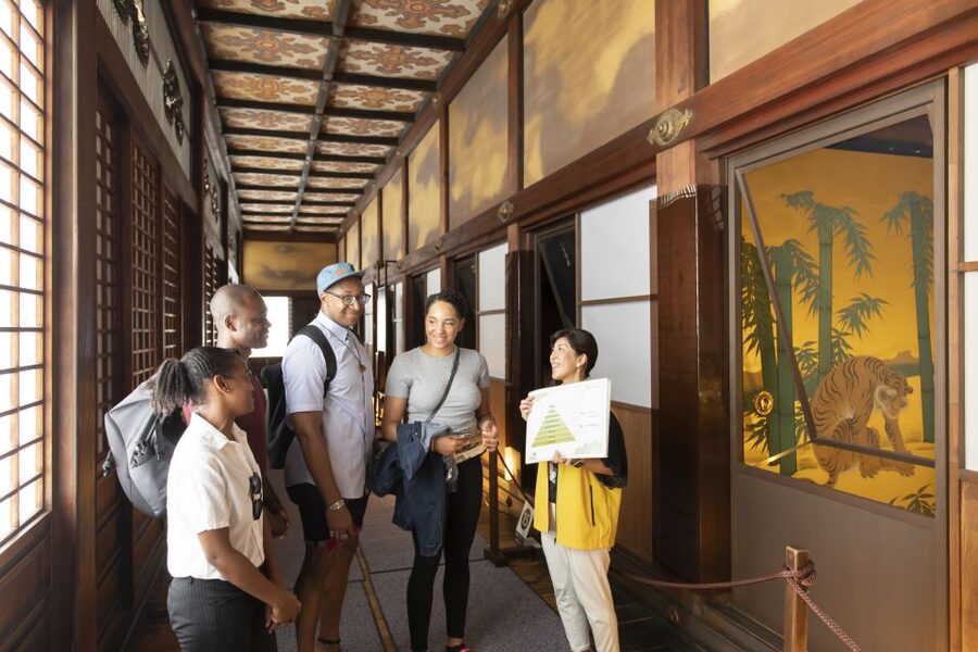 Kyoto: Nijo-jo Castle and Ninomaru Palace Guided Tour - Key points at a glance