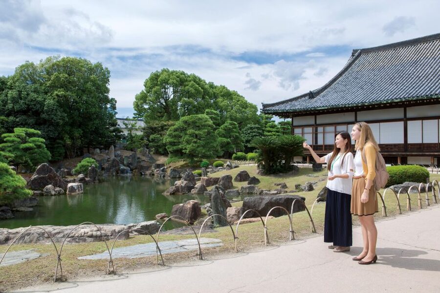 Kyoto: Nijo-jo Castle and Ninomaru Palace Guided Tour - Starting at the East Main Gate