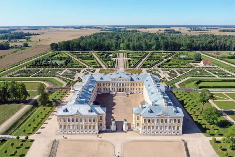 Latvian Palace and Medieval Castle Private Trip - What two hours at the palace really means