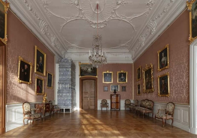 Latvian Palace and Medieval Castle Private Trip - A private minivan changes the pace