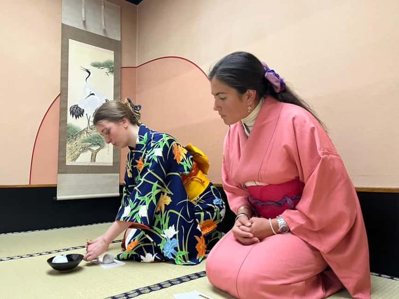 Learn Zen in a class of making Matcha tea near Osaka Castle - Learning to make and serve matcha