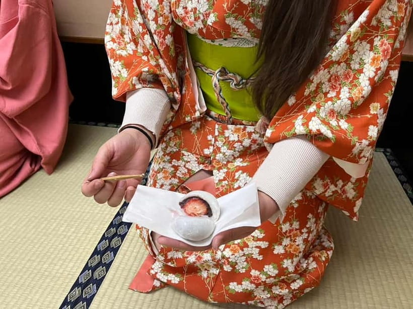 Learn Zen in a class of making Matcha tea near Osaka Castle - Photos in kimono, with a practical warning about extras