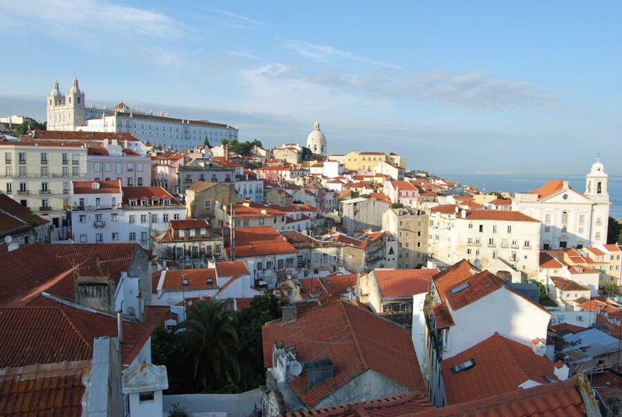 Lisbon: Alfama and São Jorge Castle Quarters Walking Tour - Reaching the castle walls, not the castle interior