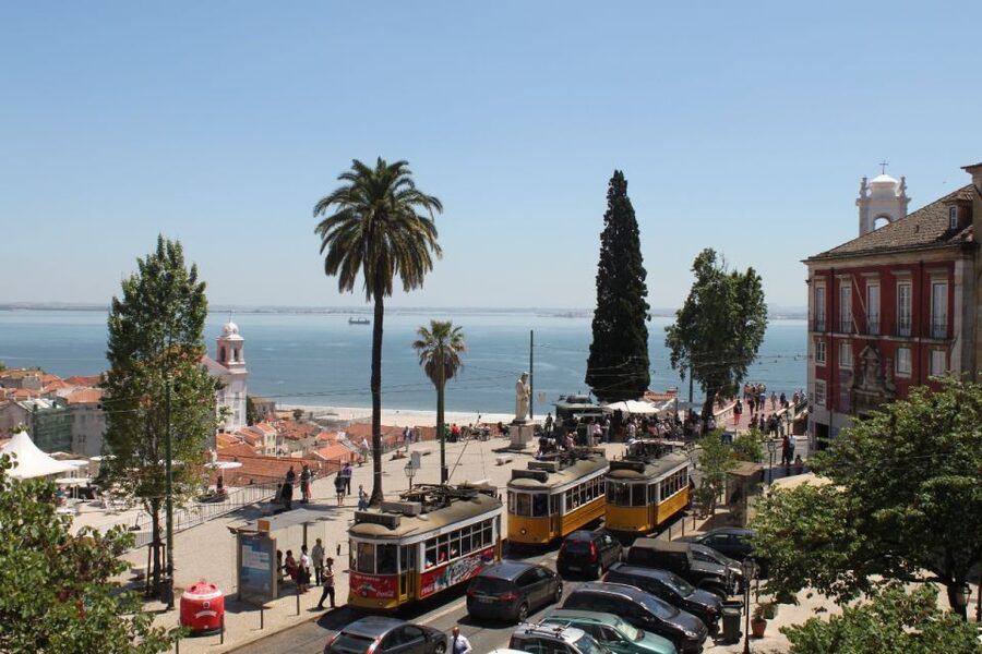 Lisbon: Alfama and São Jorge Castle Quarters Walking Tour - What the $23 price really covers