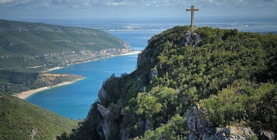 Lisbon: Arrábida & Sesimbra w/ Palmela Castle & Wine Tasting - Crossing the Vasco da Gama Bridge