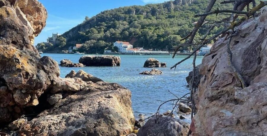 Lisbon: Arrábida & Sesimbra w/ Palmela Castle & Wine Tasting - Palmela Castle and the view across the hills