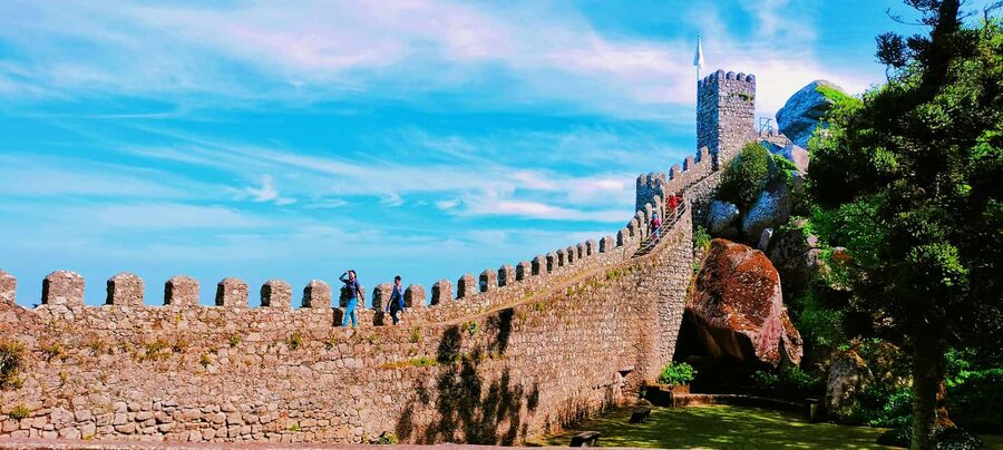 Lisbon: Pena Palace, Moorish Castle, Monserrate & Cabo Roca. - The Moorish Castle’s walls and mountain views