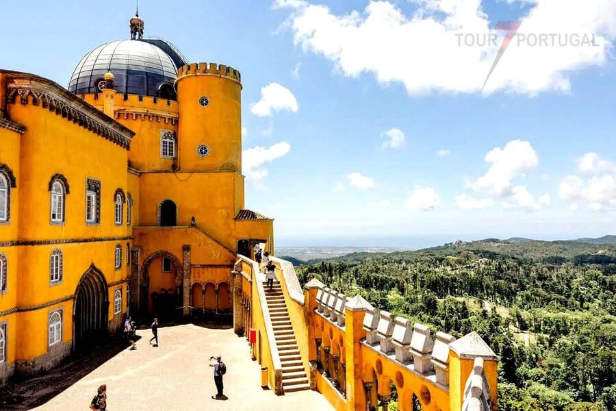 Lisbon: Pena Palace, Moorish Castle, Qta. Regaleira & Sintra - Starting with the Moorish Castle walls