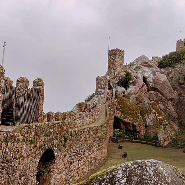 Lisbon: Pena Palace, Qta Regaleira, Moorish Castle & Cascais - Walking, weather, and practical limits