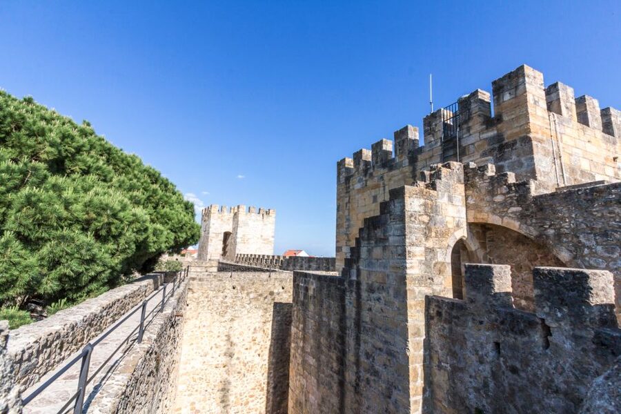 Lisbon: Sao Jorge Castle Skip-the-Line Ticket with Guide - The battlements and the Tagus view