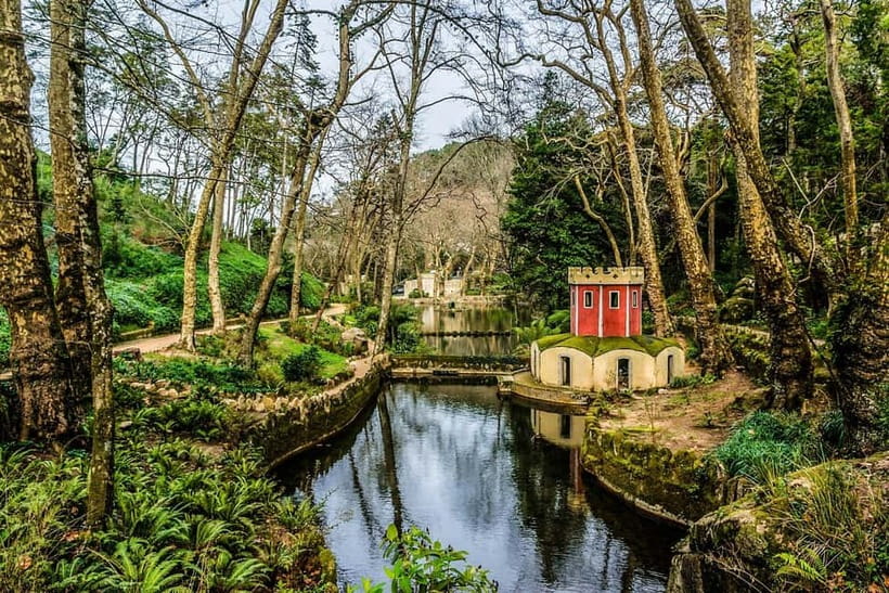 Lisbon: Sintra, Pena, Moorish Castle, Regaleira & Cascais - Why a private car helps in Sintra