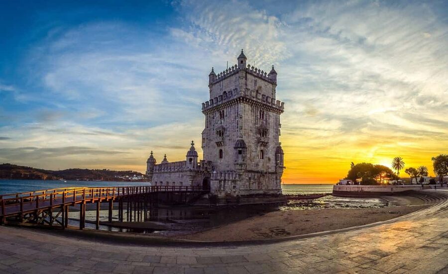 Lisbon Tour: Cristo Rei, Belem, São Jorge Castle, 360°View. - Lisbon Cathedral, Santa Luzia, and the old Alfama quarter
