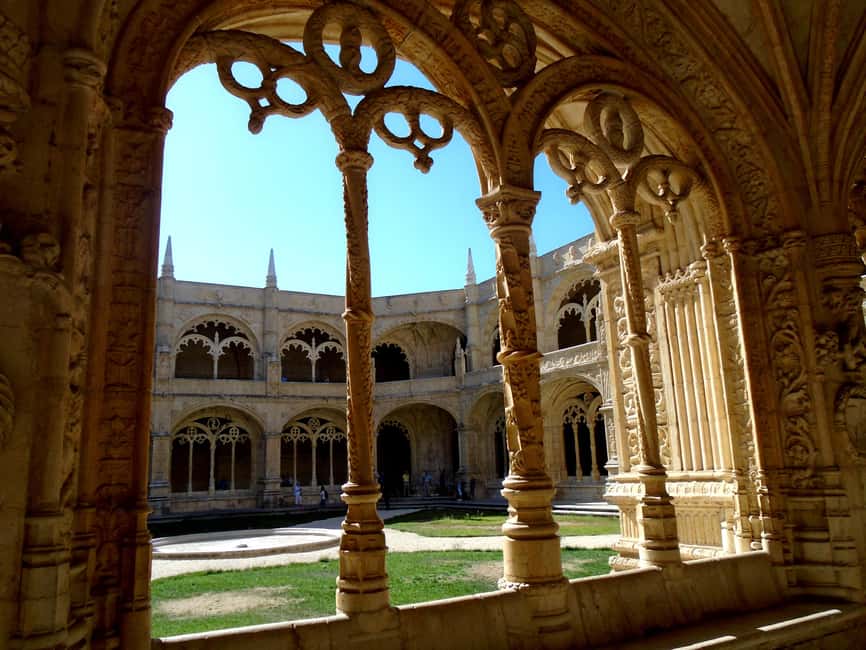 Lisbon Tour: Cristo Rei, Belem, São Jorge Castle, 360°View. - Who should book this Lisbon day tour?