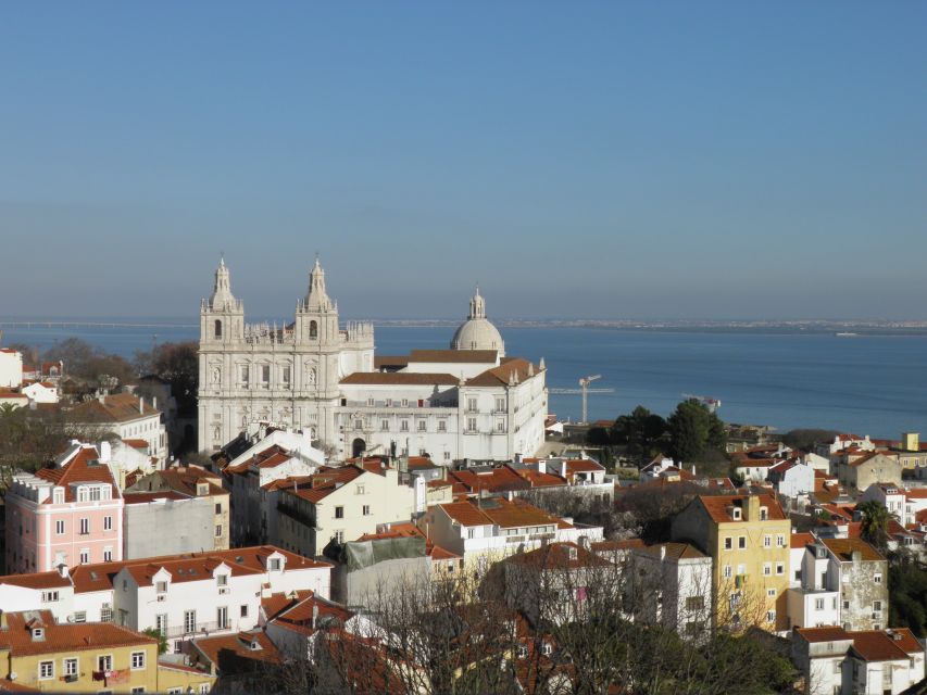 Lisbon: Tower of Saint George’s Castle Church Ticket & Drink - Finding the side entrance near Saint George’s Castle