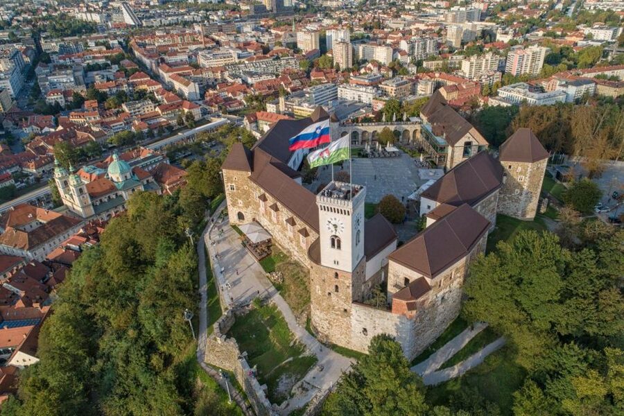 Ljubljana: Castle Entry Ticket with Optional Funicular Ride - Start at the top of Ljubljana