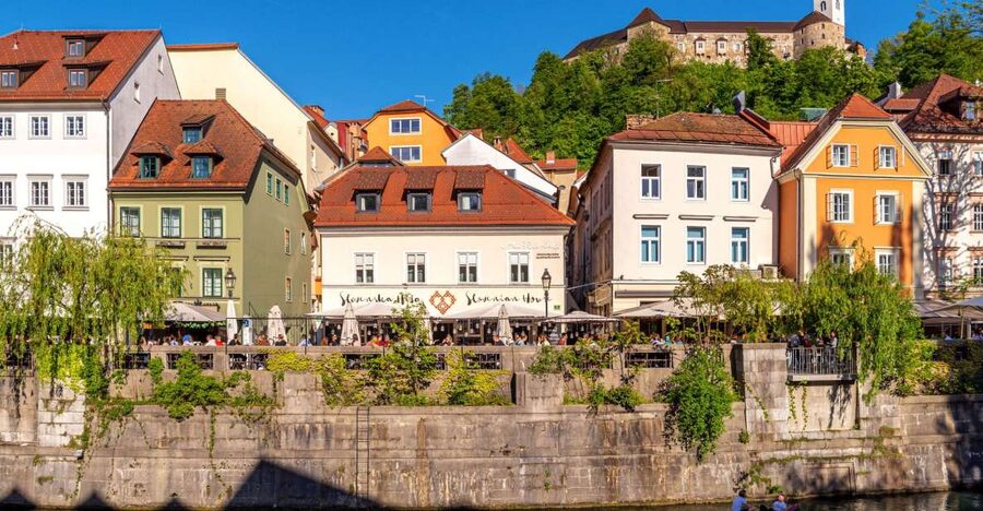 Ljubljana: Guided Walk & Funicular Ride to Ljubljana Castle - Town Hall and the Robba Fountain