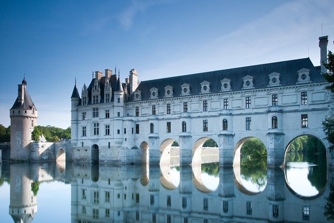 Loire Valley Castles Day Trip from Paris with Complementary Wine - Château de Chambord: grand scale before breakfast