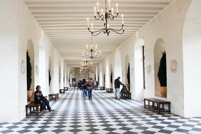 Loire Valley Castles Day Trip from Paris with Complementary Wine - Blois gives you lunch, not a castle tour