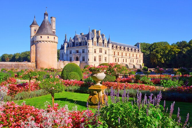 Loire Valley Castles Day Trip from Paris with Complementary Wine - Chenonceau: the elegant castle across the river