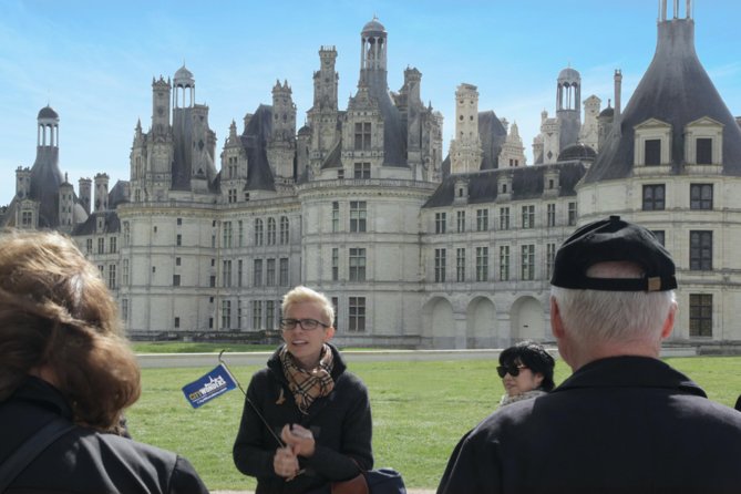 Loire Valley Castles Day Trip from Paris with Complementary Wine - What the guide adds, and where the format falls short