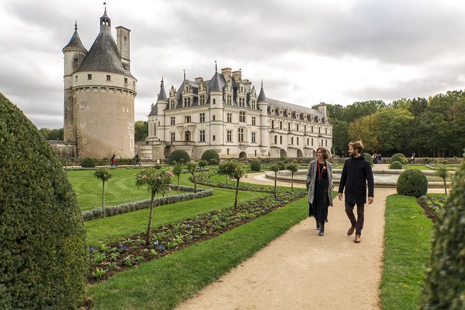 Loire Valley Castles Trip with Chenonceau and Chambord from Paris - The 7:00 a.m. departure from Paris