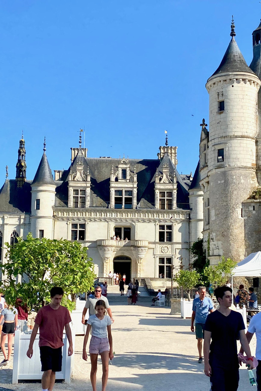Loire Valley Royal Castles Small Group Day Trip from Paris - Lunch in Amboise, with only an hour to spare