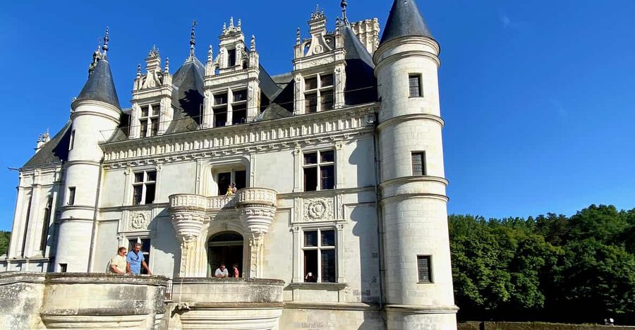 Loire Valley Royal Castles Small Group Day Trip from Paris - Seven wines at a family winery