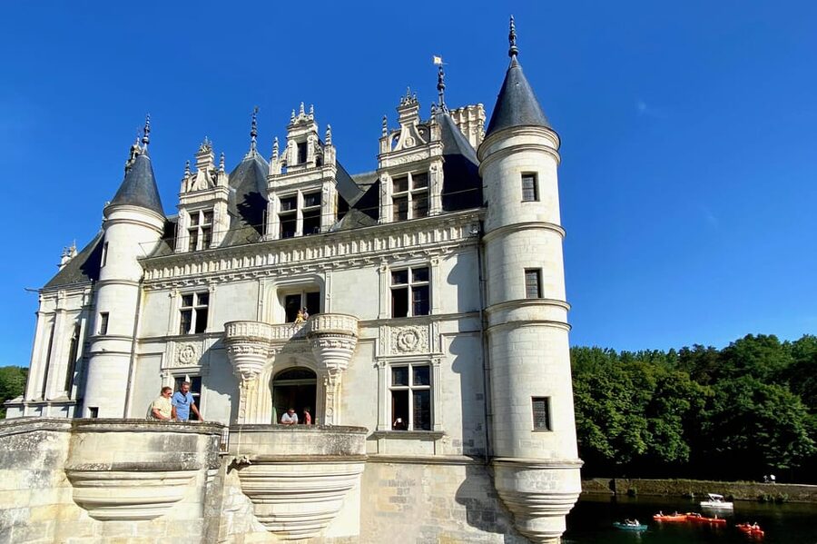 Loire Valley Royal Castles Small Group Day Trip from Paris - The early ride from Paris