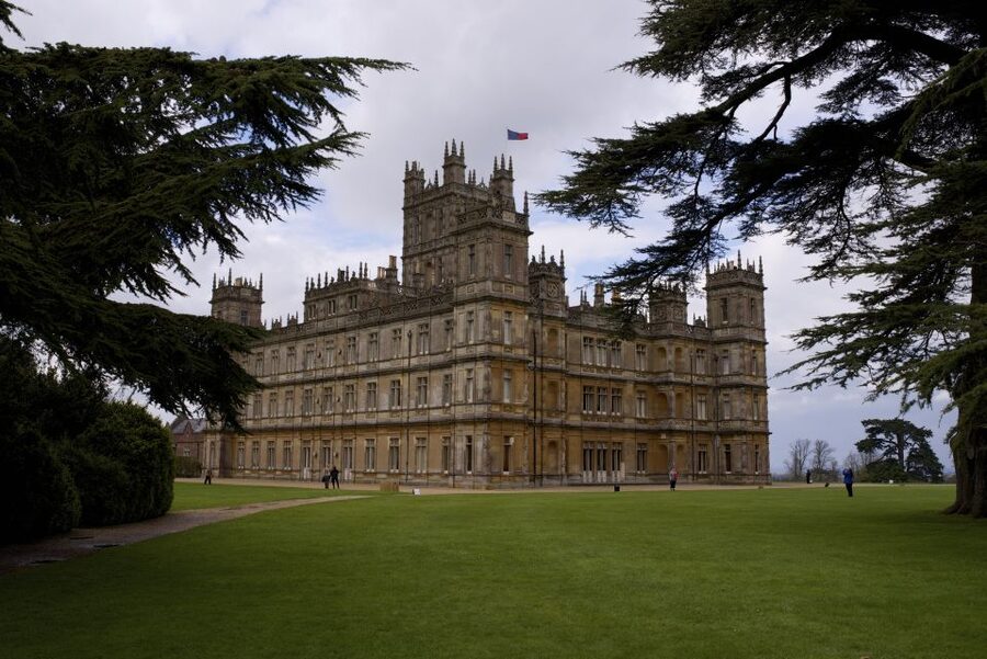 London: Downton Abbey, Cotswolds, and Highclere Castle Tour - From London to the Cotswolds by minibus