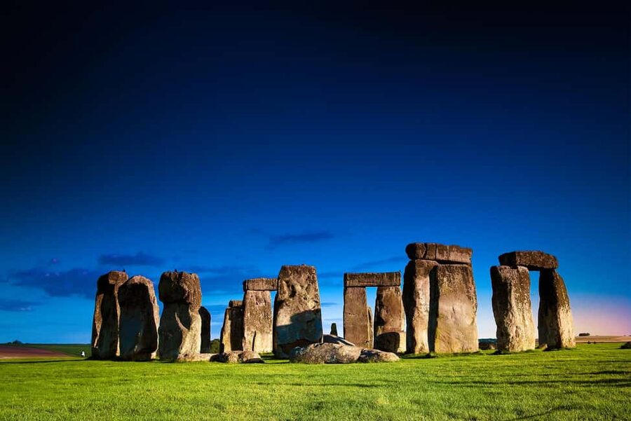 London: Stonehenge, Windsor Castle, Bath, Lacock & Pub Lunch - Key points at a glance