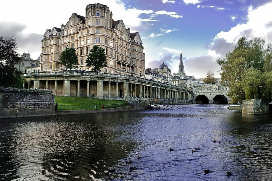 London: Stonehenge, Windsor Castle, Bath, Lacock & Pub Lunch - Lacock and lunch at the George Inn