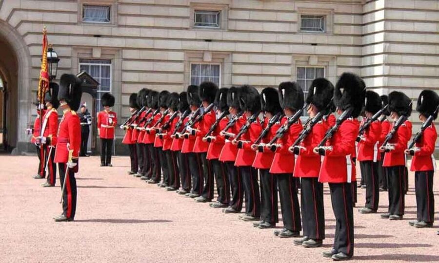 London: Westminster Tour and Windsor Castle Entry Ticket - Meeting the guide near the Ritz