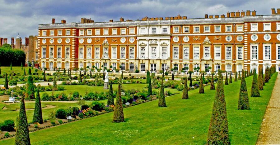 London: Windsor Castle & Henry VIII's Hampton Court Palace - Two royal worlds, one packed day