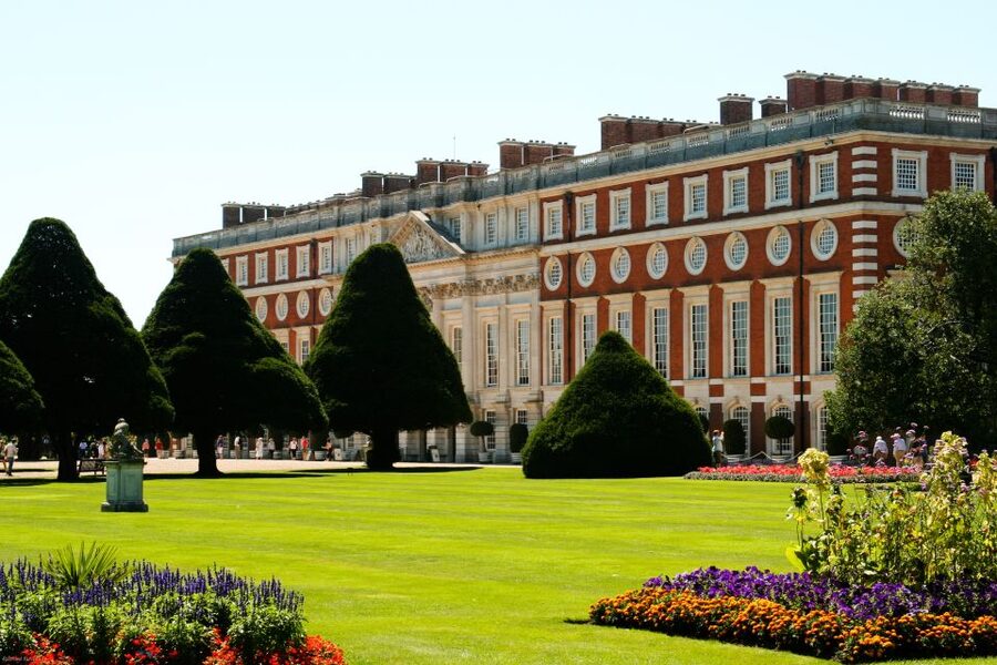 London: Windsor Castle & Henry VIII's Hampton Court Palace - The journey to Windsor and the Thames boat ride