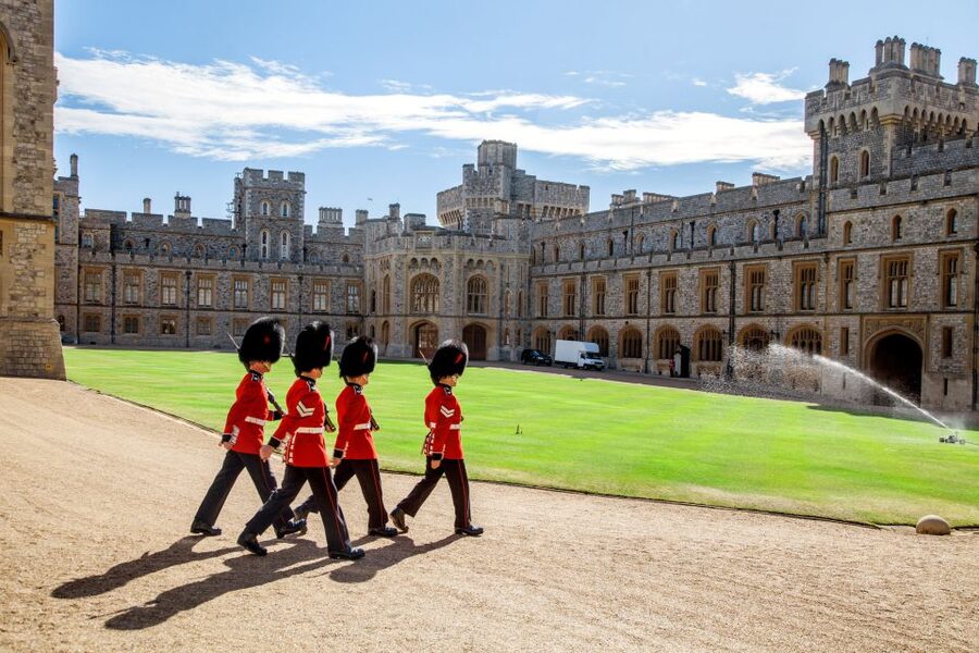 London: Windsor Castle, Stonehenge, and Bath Day Trip - Bath: Roman water and Georgian style