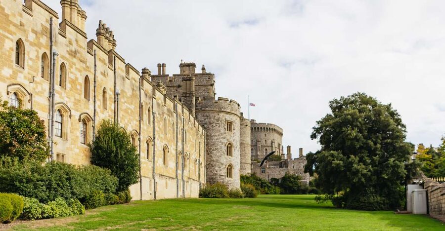 London: Windsor Castle, Stonehenge & Bath Full-Day Tour - Windsor Castle and the royal town