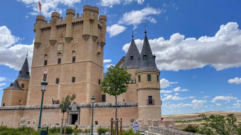 Madrid: Segovia & Ávila Full Day with Alcázar & Wall Tickets - Walking on Ávila’s medieval wall