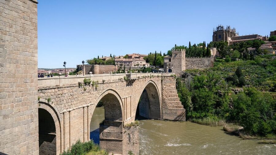 Madrid: Toledo and Segovia Tour with Alcazar and Cathedral - Should you book the Toledo and Segovia tour?
