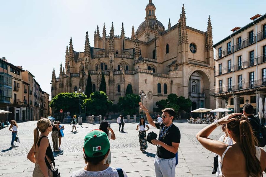 Madrid: Toledo & Segovia Tour w/ Cathedral, Alcazar & Lunch - Why Toledo and Segovia work as a pair