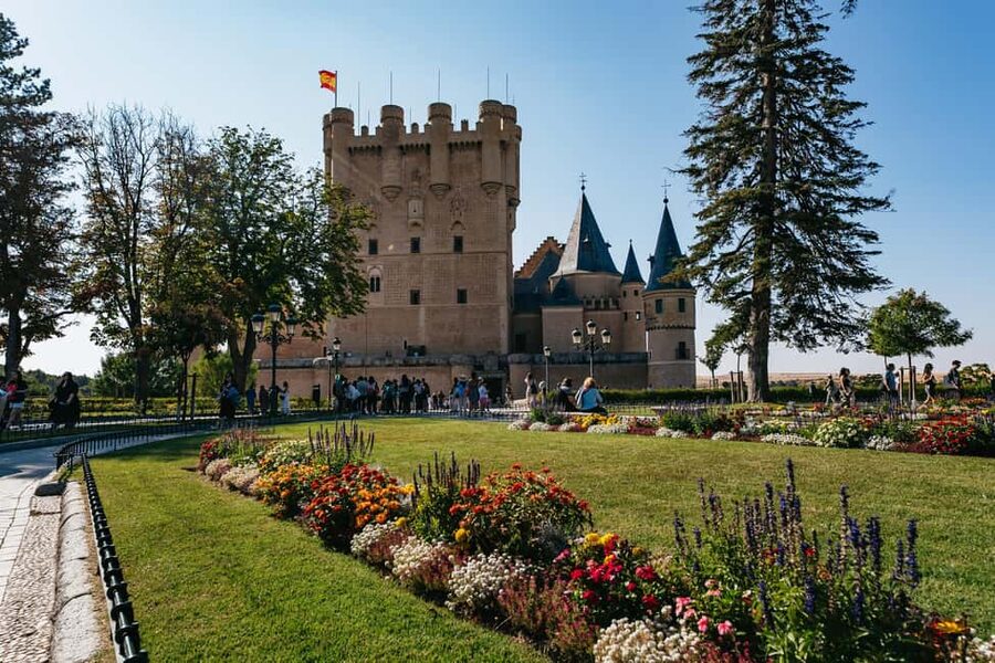 Madrid: Toledo & Segovia Tour w/ Cathedral, Alcazar & Lunch - Segovia Cathedral and Plaza Mayor