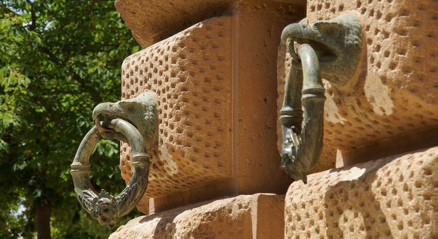 Malaga: Granada Day Trip with Alhambra, Palaces and Gardens - The Generalife Gardens and the quieter side of the visit