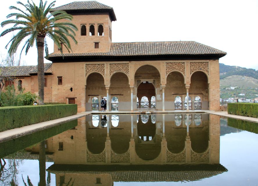 Malaga: Granada Day Trip with Alhambra, Palaces and Gardens - Practical rules for a smoother visit