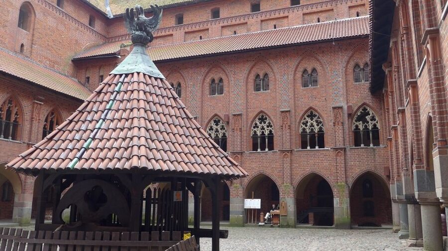 Malbork Castle Tour: 6-Hour Private Tour - The Grand Masters Palace and Great Refectory