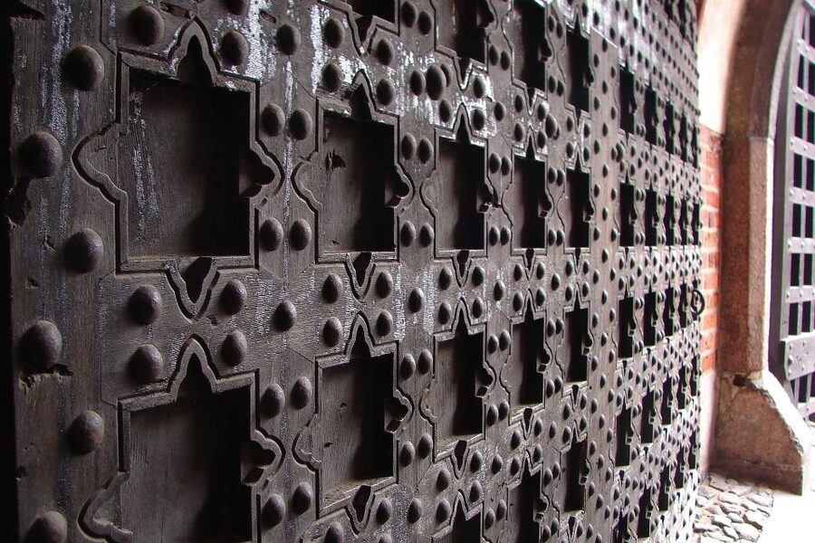 Malbork Castle Tour: 6-Hour Private Tour - Armor, weapons, towers, and the daily life of the order