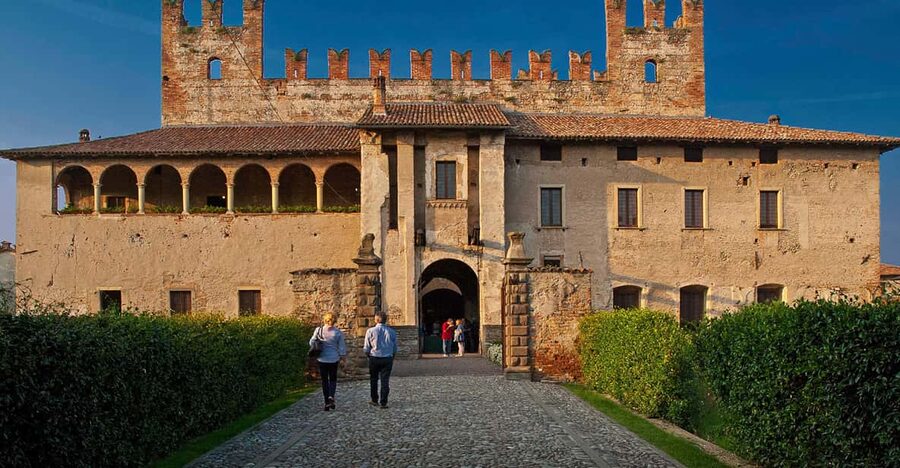 Malpaga Castle guided tour - The frescoed rooms from the 1400s to 1600s