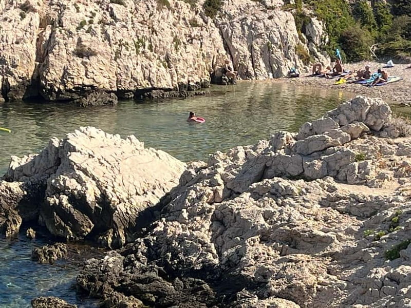 Marseille: Set sail for the Château d'If and the Frioul Islands - Degaby Island and the first photo stop