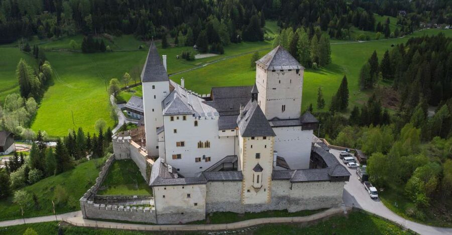 Mauterndorf: Castle Entrance Ticket - Inside the chambers, vaults, and private rooms